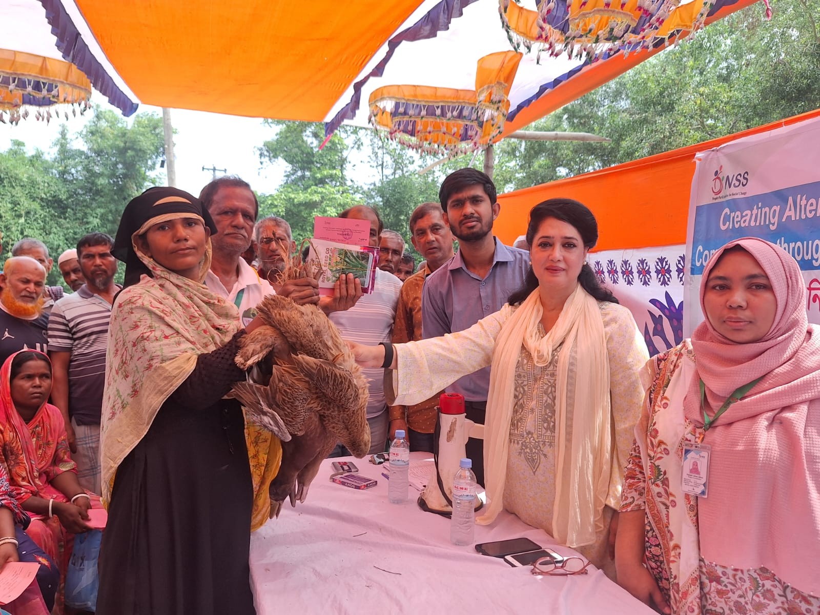 চাঁদপুরে প্রান্তিক মৎস্যজীবী পরিবারের জন্য এমটিবি ফাউন্ডেশনের বিকল্প জীবিকা সহায়তা বিতরণ